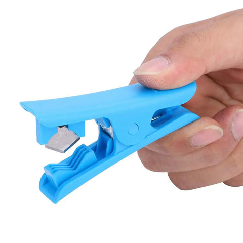Portable MTB Hydraulic Brake Line Cutter For Bike Disc Brakes, blue ABS, easy grip hydraulic hose tool in hand