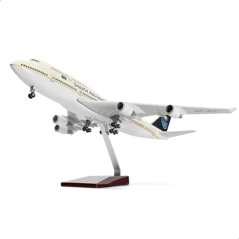 Saudi Arabian Boeing 747-400 1/160 Diecast Model Airplane With Stand Pre Built Scale Plane For Grown Ups Aviation Enthusiasts Gift