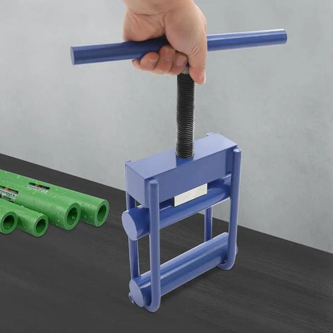 Manual Pipe Squeeze Off Tool For PE PVC PPR PP Pipes 0 To 63mm with 45 steel handle clamping green pipes on table