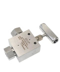 Needle valve block, stainless steel with T-handle, for medium/high pressure hydrogen (front view).