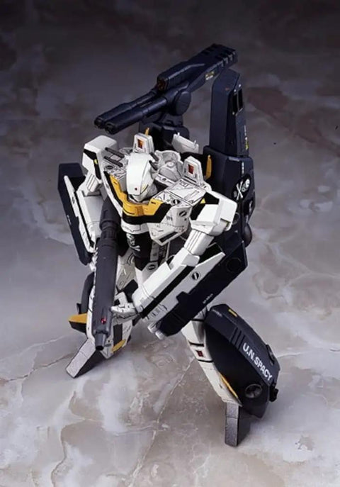 Dope One Seventy Two Scale VF1S Strike Battroid Valkyrie Model Kit With New Mold Parts And Double Barreled Beam Cannon on display