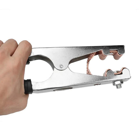 Solid Thonlai 800A Brass Welding Ground Clamp Sturdy Earth Cable Grip Clip held in hand, showcasing brass construction for heavy duty use.