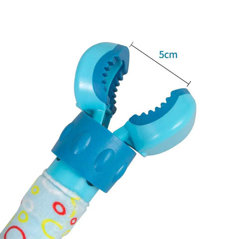 Close-up of 5cm blue clip for Travel Arch Bassinet Toy Clip On Stroller Toy For Infants And Toddlers Crib Accessory