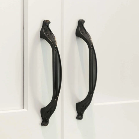 Solid Zinc Alloy Cabinet Pull Handle In Oil Rubbed Bronze, 7 Inch Overall Length, 5 Inch Hole Centers, Traditional Classic Design