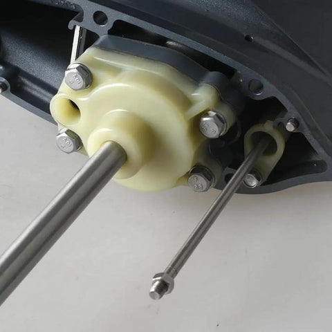 Hella Robust Long Lower Unit Assembly Driver Shaft For Outboard Motor 40Hp 40G 40J Replacement Part 6J445300 close-up view of internal gearing