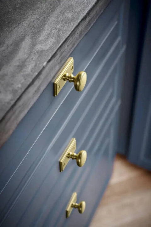 Brushed Gold Cabinet Knob With Classic Square Backplate Set Of 6 Modern Zinc Alloy Drawer Knobs for dark blue furniture