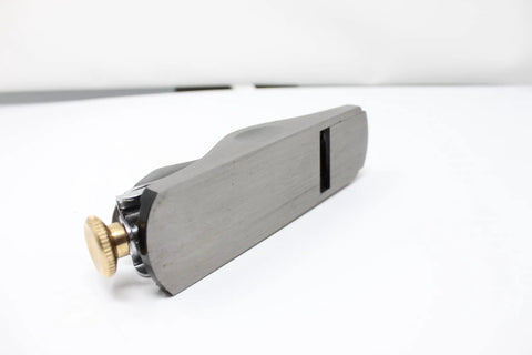 60 1/2 Adjustable Mouth Low Angle Block Plane for Fine Woodworking, side view showing adjustable mouth and brass knob