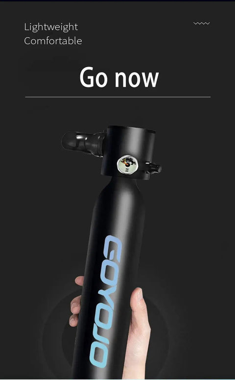 Hand holding black Mini 0.5L Scuba Tank Portable Underwater Breathing System for 5 to 10 Minute Dives Durable 6061 Aluminum