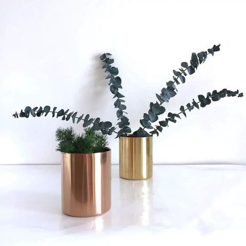 Gold Pencil Holder Cup Pen Organizer For Desk Office Home Decor Luxury Metal Vase Style Stainless Steel With Gold Plating in use