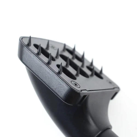 Close-up of the angled teeth grip on the 18 Inch Economy Carpet Stretcher Knee Kicker showcasing firm grip design.