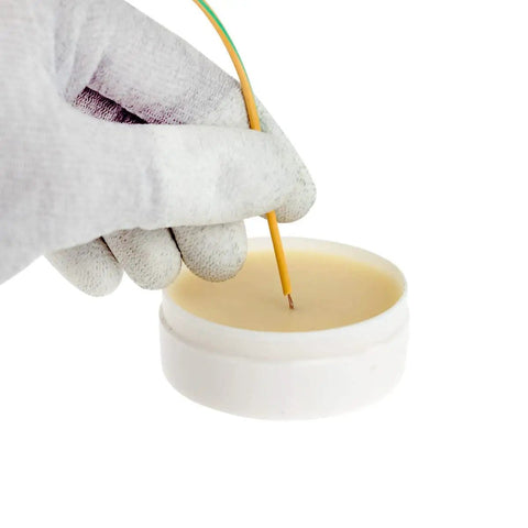 Applying No Clean Solder Flux Paste For Electronics Lead And Lead Free PCB Bonding 2oz Jar Petrolatum Based With Resin Activator