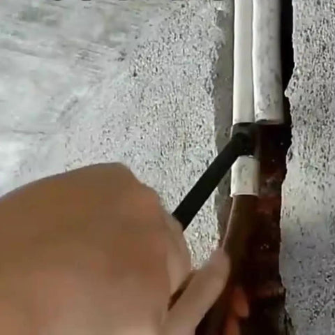 Using a Heavy Duty Manual Pipe Bender Tool Perfect For Spring Wire And Water Conduit Bending on 16mm copper pipe.