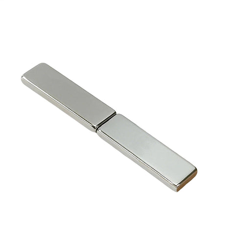 Auto Weld Nails Set 600 Pieces Stainless Steel Fasteners for durable panel repairs, shown as compact magnet tool.