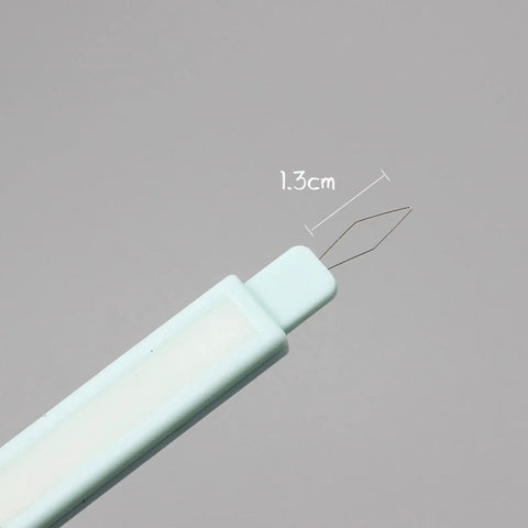 Pen Shaped Needle Threader With Protective Lid For Quick Threading In Sewing And Embroidery Projects Handy Pro Grade Pocket Tool For Home Crafters And Pros Alike, 1.3cm needle end