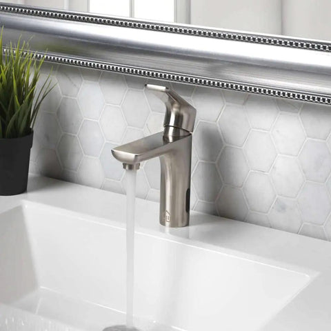Touchless Chrome Bathroom Faucet With Motion Sensor, One Handle 4 Inch Centerset, Works With 1 Or 3 Hole Sinks, running water