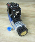 Solenoid directional valve R978024163 4WE6Q62/EG24N9DK24L/62 single unit 24VDC 1.25A 4-pin male connector placed on table