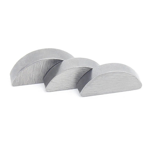 Heavy Duty Carbon Steel Woodruff Keys For High Torque Jobs Rust Proof Shield Precision Stops Slippage Shaft Hub Connections close-up