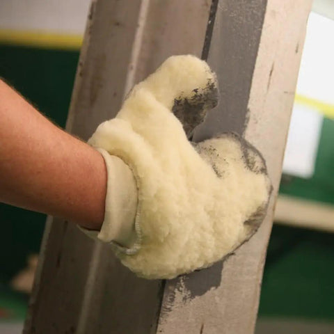 Super Convenient Painters Mitt With Thumb Lets You Tackle Hard To Reach Spots On Railings Columns Fences Screens Fast Replaces Brushes