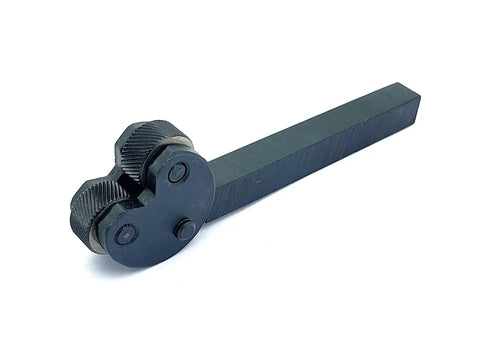 Half Inch Shank Knurling Tool For Lathe Machines With Self Adjust Pivot Head, Hardened Alloy Steel Knurls For Diamond Pattern, Dual Or Single Wheel Sets, Scissor Clamp Type, CNC And Manual Use, Ideal For Machinists, Hobbyists And Model Makers