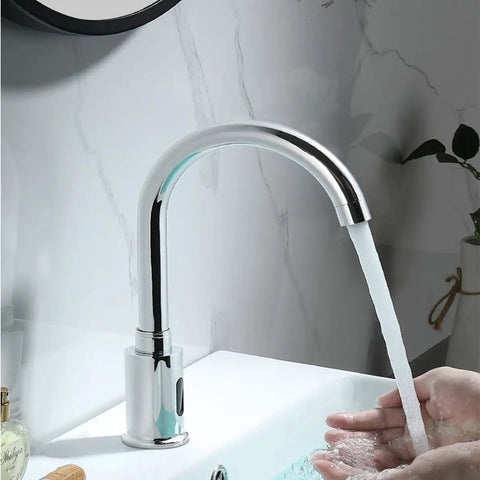 Touchless Chrome Faucet For Kitchen And Bathroom With Infrared Sensor, Automatic Water Flow, Anti Splash Technology in use