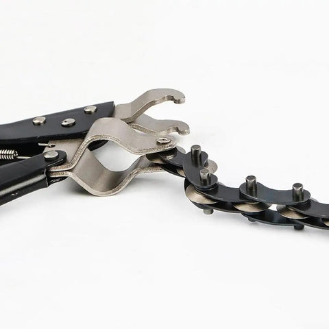 Heavy Duty Tailpipe Cutter Chain Plier For Exhaust Systems Carbon Steel Tool Built To Slice Copper Tubing And Steel Pipes Up To 90mm Fast And Clean Great For Auto Shops And DIY Muffler Projects, chain plier close-up