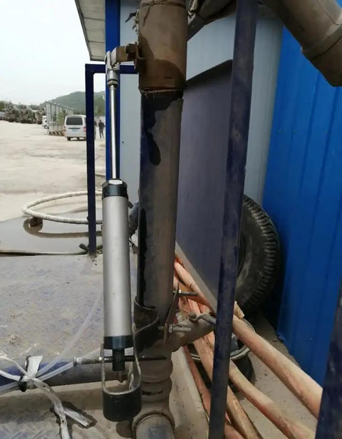 Compact MAL16 x 250 Double Acting Aluminum Pneumatic Cylinder installed on industrial machinery, showcasing 16mm bore and 250mm stroke.
