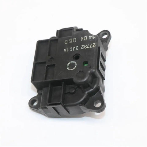 Premium Heater Blend Door Actuator Straight Swap For 2013 Through 2024 Nissan Altima Plus Murano Climate Control HVAC Component 3 Pin 277323JC1A close-up view