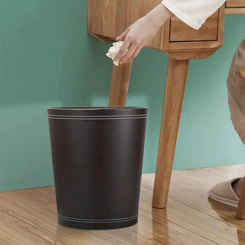 Classic Pu Leather Round Trash Can In Brown For Bathroom Powder Room Kitchen Office And Hotel Use Durable PU Exterior With Non Woven Liner