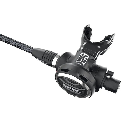 Close-up of the IT500 ICE Scuba Regulator and Emergency Octopus Set With Venturi Adjust, ergonomic design, black finish