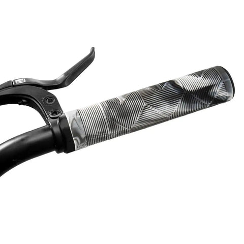 Grippy Flangeless Handlebar Grips For Flat Straight Bars And Scooters With 140 mm Non Slip Grip TPR design on bicycle handlebar