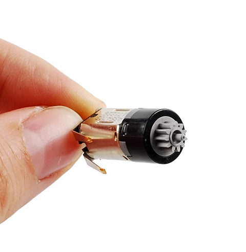 Micro Planetary Gearbox DC Motor For DIY Robots High Torque At 3V To 5V Low Voltage Builds, showing close-up in hand