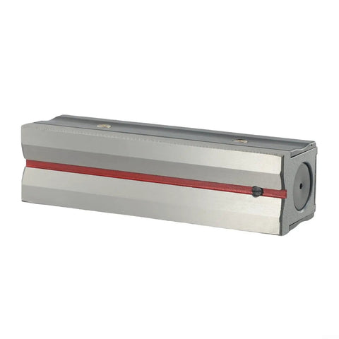 Micpointik for spirit Level, robust steel construction, precision tool for accurate alignment in workshops.
