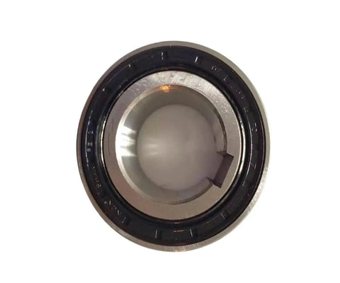 Rugged One Way Bearing Overrunning Clutch For Hardcore Industrial Gearboxes That Power Through Textile Machinery Tasks Without Breaking A Sweat For Top Shelf Durability - close-up view of the clutch's interior.
