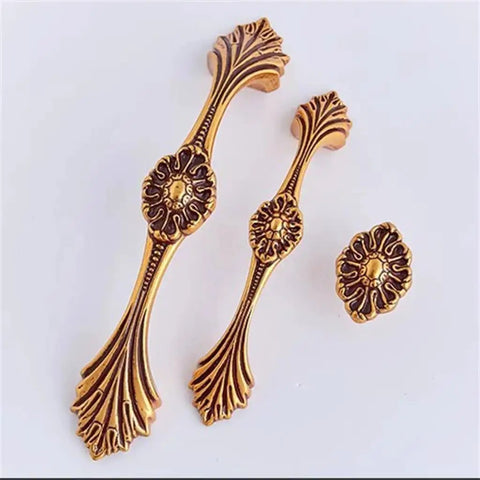 Antique Brass Zinc Alloy Cabinet Handles And Wardrobe Pulls With Vintage Vibe, 38mm Knob Diameter And 96mm And 128mm Spacing