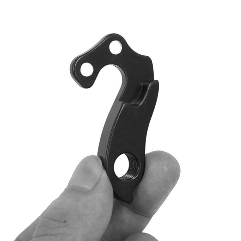 Derailleur Hanger 61 Replacement for Mountain Bikes, CNC Aluminum Alloy Rear Mech Dropout, black, held with fingers.