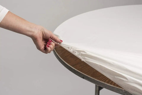 60 Inch Round Fitted Plastic Table Covers Bundle Of 5 White Elastic Vinyl Covers That Stretch Over Edges Up To 2.5 Inches Thick