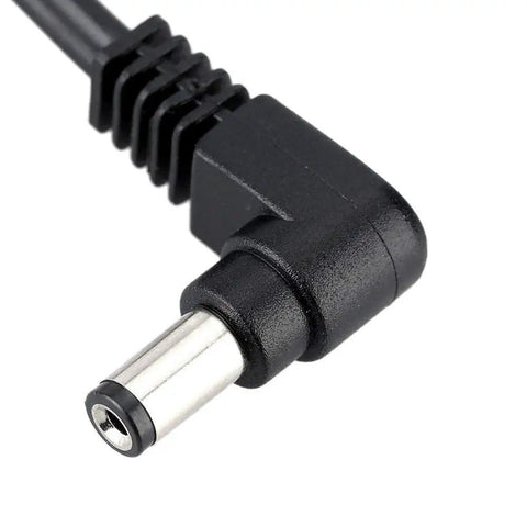 Close-up of right-angle plug on 1 To 3 Way Daisy Chain Cable For Guitar Effects Pedals, 9V DC Power Splitter Cable With 3 Plug Outputs, Oxygen Free Copper Core 26AWG.