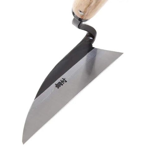 Side view of Pro Grade Japanese Weeding Sickle For The Garden With Ultra Sharp Edge Nejiri Gama Made In Japan Traditional Craftsmanship