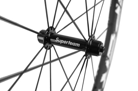 Ultralight 50mm Carbon Wheelset 700C Clincher UD Matte U Shape Crack White Finish, close-up on Superteam hub and spokes