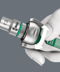 Zyklop 8000 C SB Ratchet Five In One Design with fine tooth gear, showing close-up of swivel head and push-button release in use.