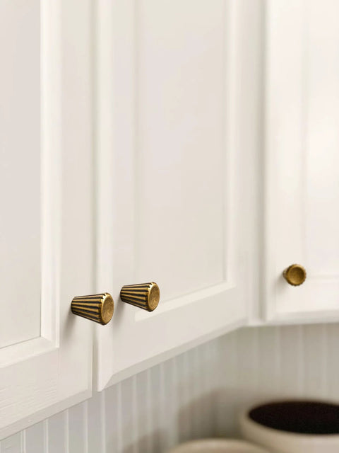 Antique Brass Cabinet Knobs Set 2 Pack Vintage Round Dresser Knobs For Kitchen Cupboard Bathroom And Drawer Cabinets Zinc Alloy Hardware