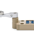 Waterproof SPDT Micro Switch With Side Roller Plunger Sealed IP67 Housing 3 Meter Pre Wired Cable Momentary 5A 250VAC