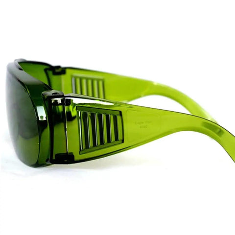 Top Tier Laser Safety Goggles With Wide Spectrum Filtering And Slick Polycarbonate Frames Built Tough For Heavy Duty Shop And Lab Tasks Featuring Antifog Sweat Guard And Zero Hassle Lens Clarity For Bench Repair And Precision Setup side view showing green lens and durable polycarbonate design.
