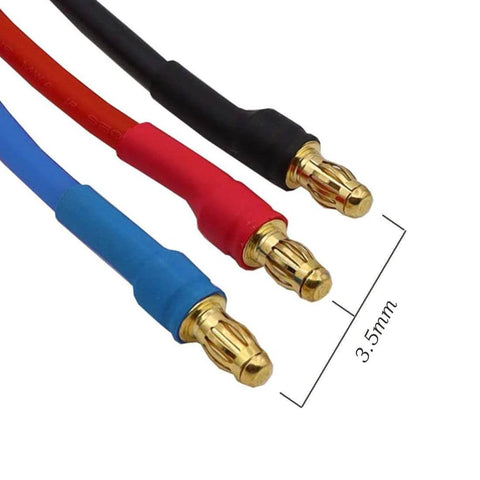 Close-up of 3.5mm banana gold bullet connectors on 16AWG heatproof silicone wires for RCs, brushless motors and ESCs, 30cm length.