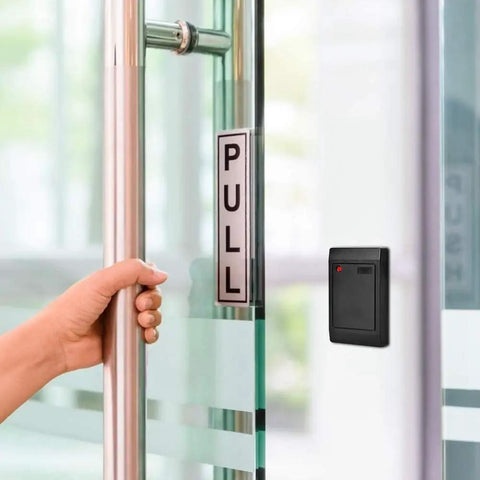 Door Access Card Reader 26 To 34 Channel 125KHz RFID ID Card Reader near glass door with pull handle