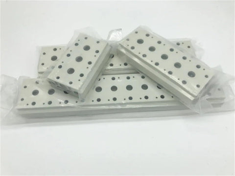 Durable Pneumatic Solenoid Valve Base Manifold 200M Series With One Quarter Inch BSPT Ports shown in packaging.