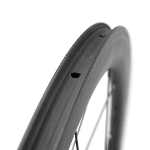 Close-up of 50mm Carbon Wheelset Ride Ready For Road Bikes 700C Tubeless Ready With R18 Hub 25mm Inner Rim Black UCI Approved