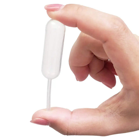 Clear 4Ml Plastic Dropper Pipettes, 100 Pack For Flavor Transfer And Decorating, Ideal For Chocolates And Strawberries, Cupcakes, Ice Cream, Mini Cakes, Waffles, Kid Friendly Art Projects, Kitchen Craft Supplies, held in hand