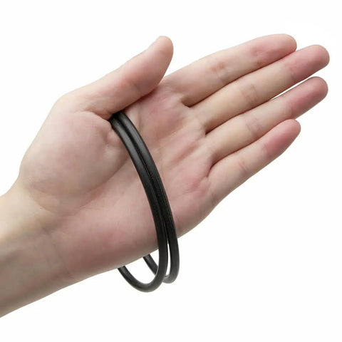 Hand holding Universal Sewing Machine Stretch Motor Belt 13 To 15 Inch Easy Fit Replacement Belts 2 Pack