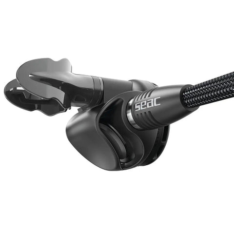 IT500 ICE Scuba Regulator and Emergency Octopus Set with Venturi Adjust, ergonomic dive lever, close-up of mouthpiece